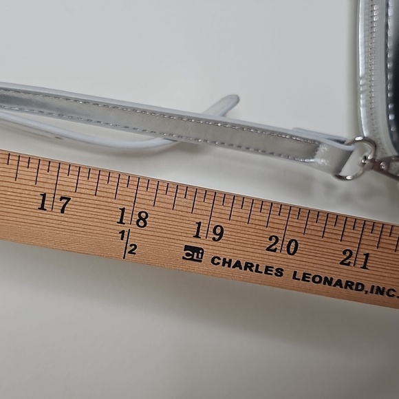 5/25 ❤️ Steve Madden Silver Metallic Crossbody Bag New without tags - Picture 4 of 7